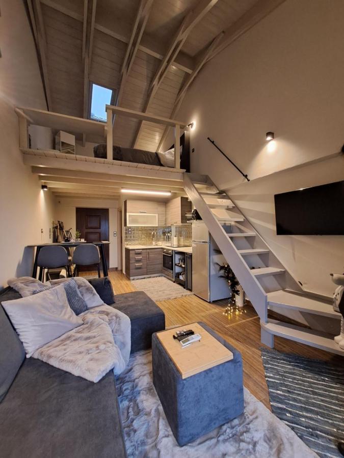 Vrachos Suites 아이기오 외부 사진