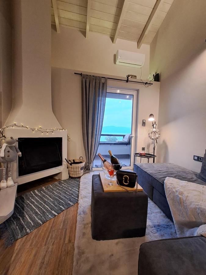 Vrachos Suites 아이기오 외부 사진